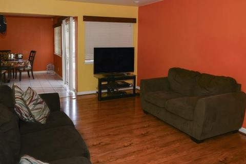 2736 Park Pl, Modesto, CA 95350 photo 2