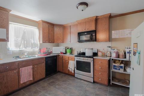2736 Park Pl, Modesto, CA 95350 photo 3