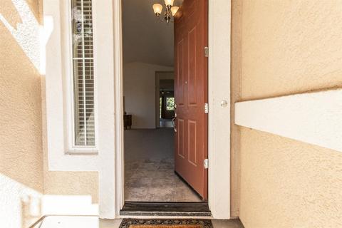 8975 Sand Trap Ct, Patterson, CA 95363 photo 2