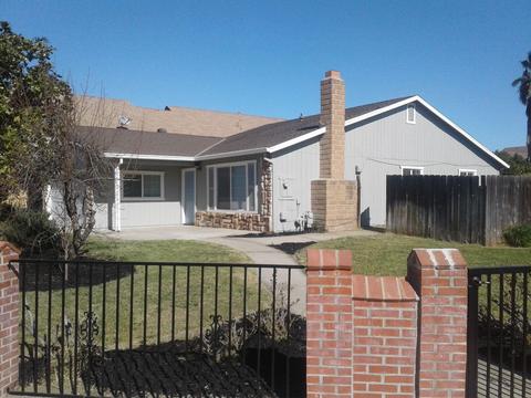 118 S Roxie Dr, Ripon, CA 95366 photo 2