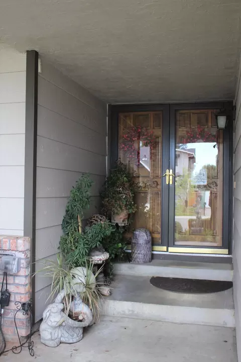 703 Emerald Pl, Manteca, CA 95336 photo 2