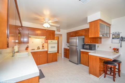 9 S Cambridge Dr, Lodi, CA 95242 photo 2