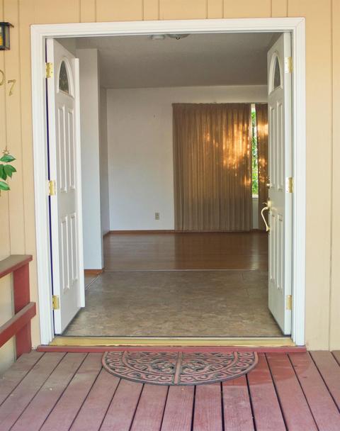 907 Chateau Dr, Modesto, CA 95355 photo 3