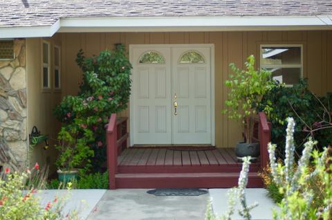 907 Chateau Dr, Modesto, CA 95355 photo 2