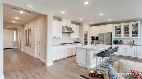 449 Golden Gate Dr, Tracy, CA 95377 photo 4