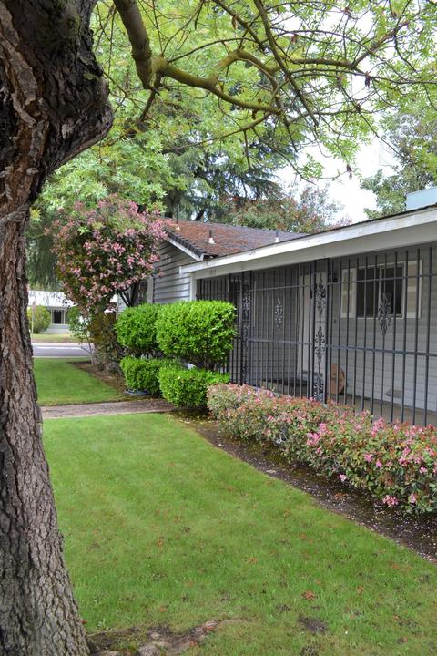 1917 Applegate Dr, Modesto, CA 95350 photo 2