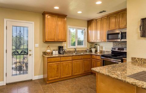 573 E Galin Rd, French Camp, CA 95231 photo 6
