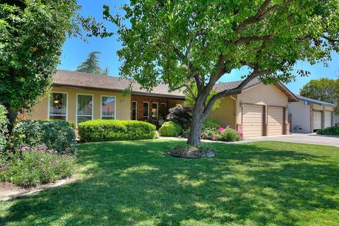 1920 Carleton Dr, Turlock, CA 95382 photo 2