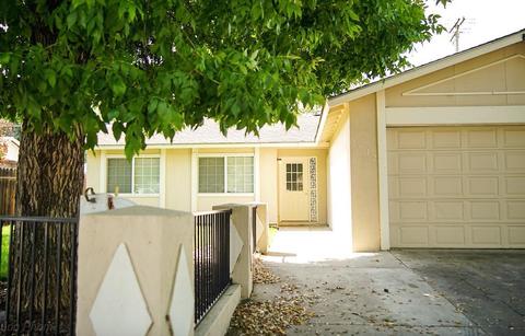 1012 Petaluma Dr, Modesto, CA 95351 photo 1