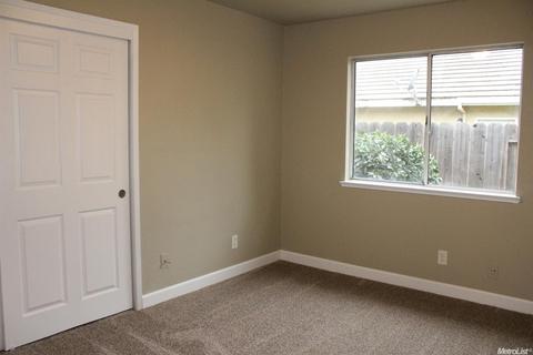 385 S Fullerton Dr, Turlock, CA 95382 photo 9