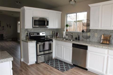 385 S Fullerton Dr, Turlock, CA 95382 photo 2