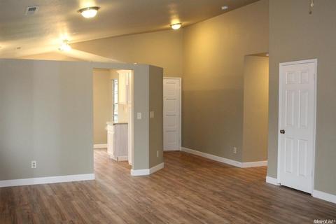 385 S Fullerton Dr, Turlock, CA 95382 photo 8