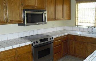 703 E Century Pl, Lodi, CA 95240 photo 2