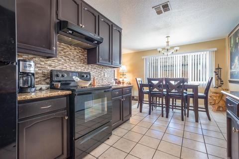 1208 Guiseppe Ln, Modesto, CA 95355 photo 5