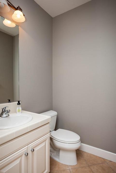 2068 Fairway Oaks Dr, Ripon, CA 95366 photo 23