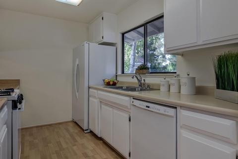 136 Grande Ave, Davis, CA 95616 photo 2
