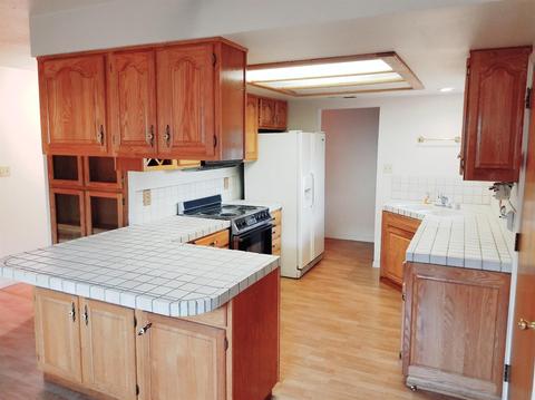 607 Tahoe Dr, Lodi, CA 95242 photo 2