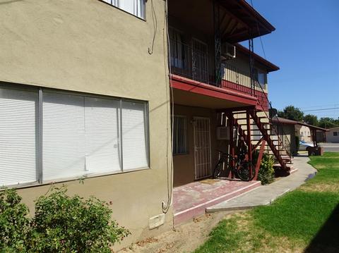121 Starr Ave, Turlock, CA 95380 photo 2