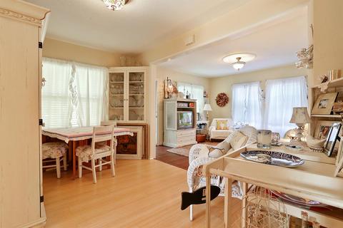 15 Chestnut, Lodi, CA 95240 photo 4