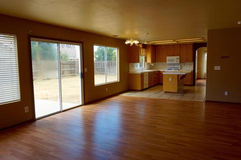 1668 Via Milano, Gustine, CA 95322 photo 10