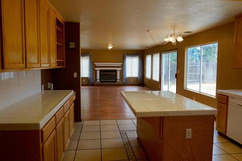 1668 Via Milano, Gustine, CA 95322 photo 9