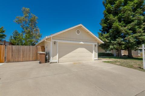 562 Nathaniel, Galt, CA 95632 photo 2