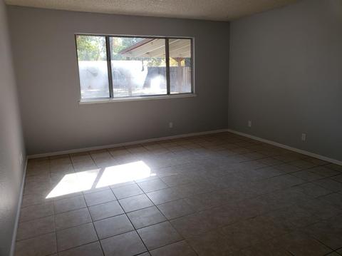 742 Hansen Ave, Merced, CA 95340 photo 3