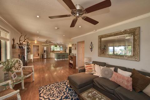 225 Olive Ave, Patterson, CA 95363 photo 3