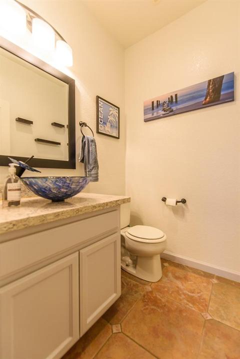 2037 Hyde Park Pl, Manteca, CA 95336 photo 6