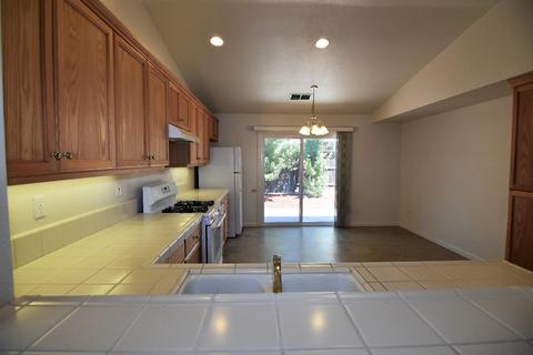 4212 Seranade Dr, Turlock, CA 95382 photo 8