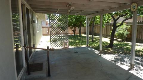 322 E Lancaster Dr, Stockton, CA 95207 photo 5