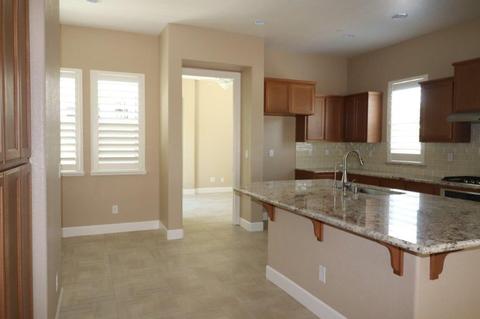 1051 Forkleaf Dr, Manteca, CA 95337 photo 4