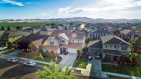 303 Summer Phlox Ln, Patterson, CA 95363 photo 2