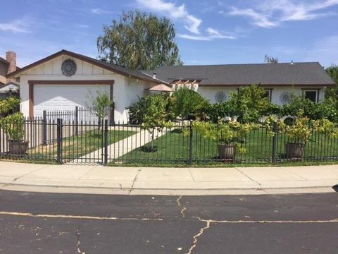 1449 S Heather Ct, Manteca, CA 95336 photo 2
