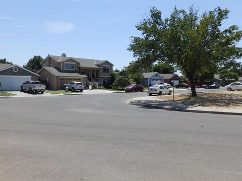 1217 Geranium Ln, Newman, CA 95360 photo 2