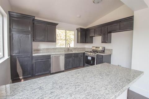 528 Crater Ave, Modesto, CA 95351 photo 2