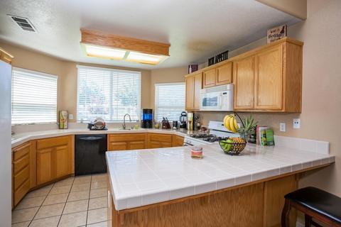 653 E Springer Dr, Turlock, CA 95382 photo 5