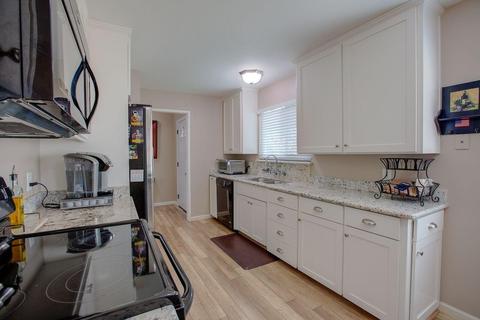 1102 Del Verde Ave, Modesto, CA 95350 photo 8