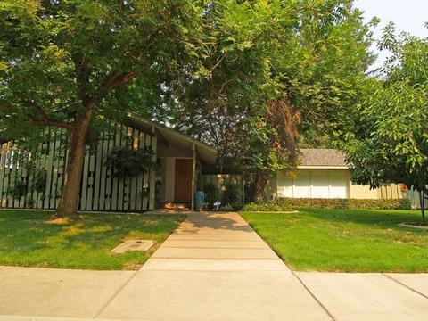 880 N Berkeley Ave, Turlock, CA 95380 photo 1