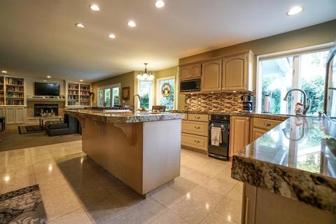 3812 Mondrian Dr, Modesto, CA 95356 photo 10