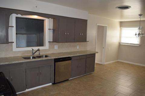 1136 E Fairmont Ave, Modesto, CA 95350 photo 4
