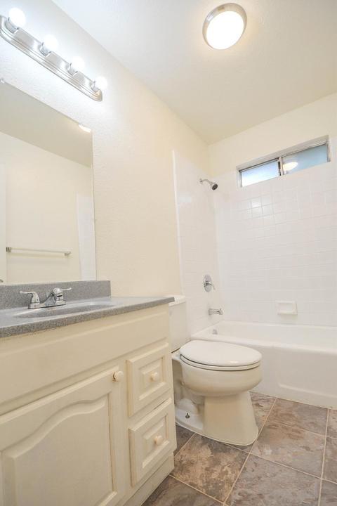 910 Byron Ln, Modesto, CA 95351 photo 7