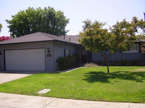 1812 W Pine St, Lodi, CA 95242 photo 1