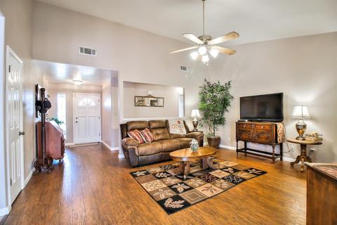 404 J St, Lathrop, CA 95330 photo 6