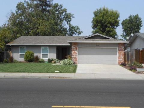 1003 Wimbledon Dr, Lodi, CA 95240 photo 1