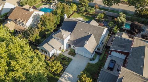 2033 Fairway Oaks Dr, Ripon, CA 95366 photo 2