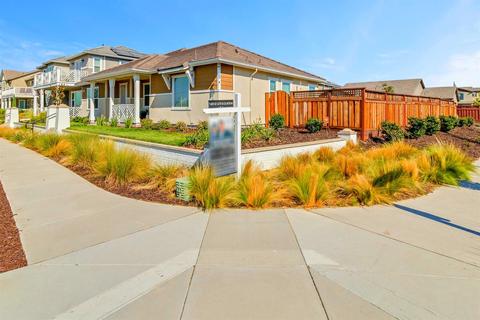 681 Lakeside Dr, Lathrop, CA 95330 photo 3
