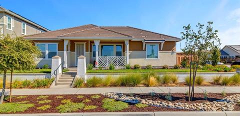 681 Lakeside Dr, Lathrop, CA 95330 photo 1