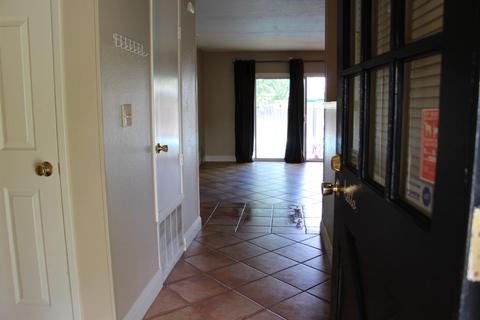 427 Verda Ct, Manteca, CA 95336 photo 2