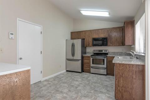 3829 Rotterdam Ave, Modesto, CA 95356 photo 10
